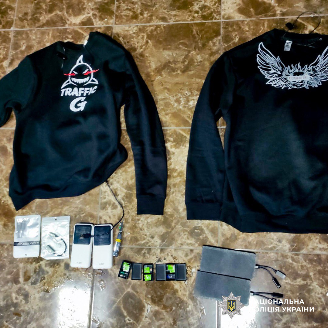 Одяг із шпигунським обладнанням