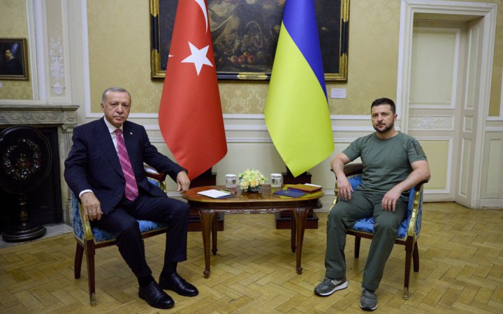 Зеленський і Ердоган обговорили наслідки російського теракту на Каховській ГЕС