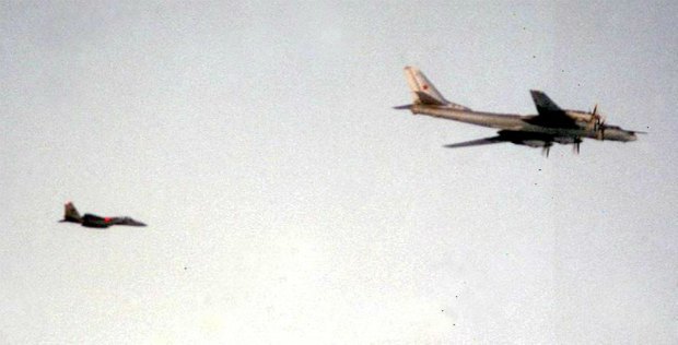 F-15, Ту-95 (архивное фото)