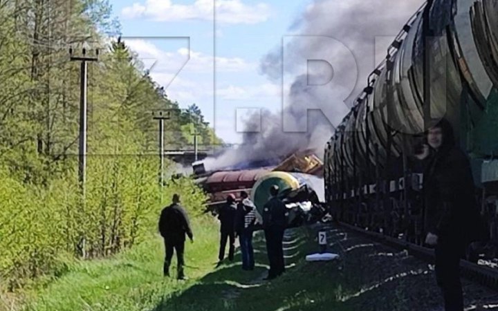 У Брянській області Росії після вибуху зійшов із рейок вантажний потяг