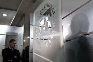Азаров отправил на переговоры с МВФ двух министров