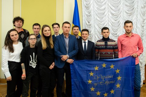 Зеленский встретился с бывшими студентами, которых избил "Беркут" на Евромайдане (обновлено) 