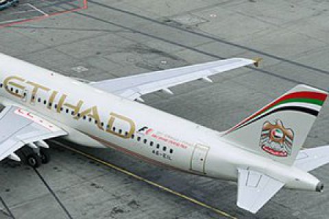 Пилот Etihad Airways умер во время полета