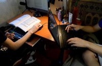 Львів'янку оштрафували за прогули онлайн-навчання її донькою
