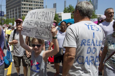 У США влаштували численні акції протесту проти імміграційної політики Трампа