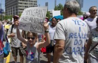 В США устроили многочисленные акции протеста против иммиграционной политики Трампа