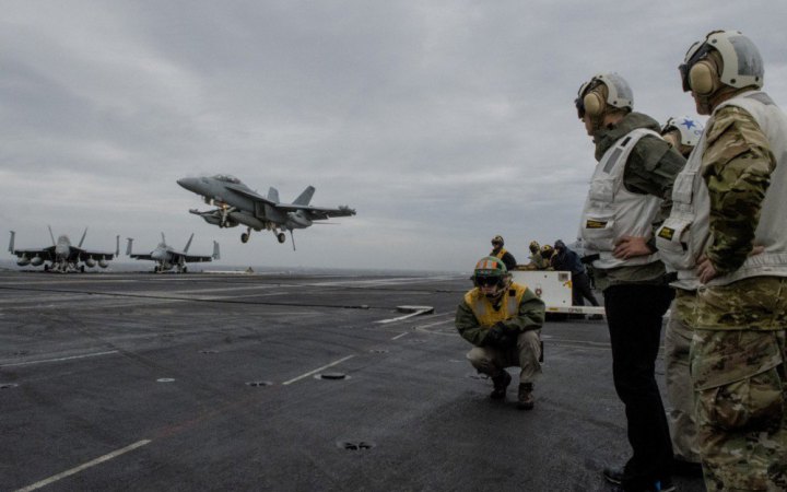CNN: Сполучені Штати втратили за тиждень вже другий винищувач з авіаносця “Гаррі Трумен” в Червоному морі