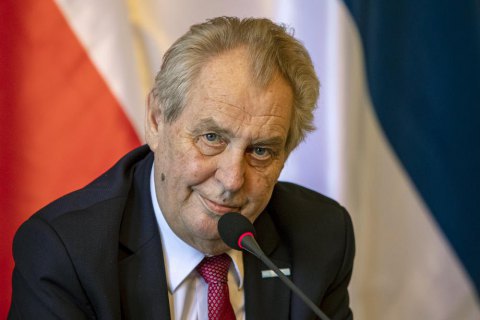 Президента Чехии повторно госпитализировали из-за коронавируса 