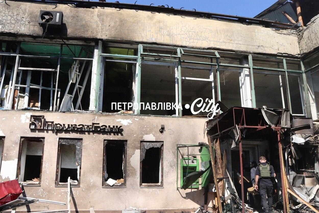 Зруйноване відділення Приватбанку