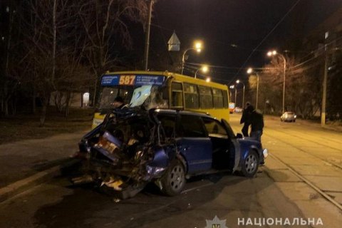 В Киеве на Подоле пьяный водитель влетел в маршрутку, шестеро пострадавших