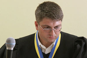 Судить Тимошенко поручили судье с двухлетним опытом работы