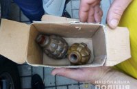 В Днепре задержали женщину, которая продавала боевые гранаты в подземном переходе  