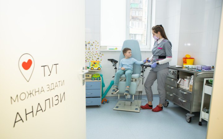 «Добробут» відкрив власні діагностичні лабораторії в Києві. Термінові аналізи роблять впродовж години