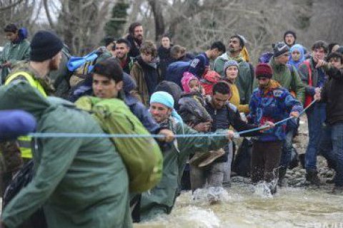 Македонія продовжила режим НС через мігрантів