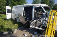 На Днепропетровщине в ДТП погибли два человека, восемь получили ранения