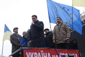 Тягнибок не исключает поддержку Евромайдана со стороны военных