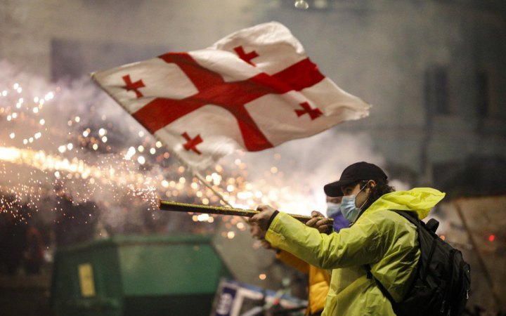 Великобританія скоротить підтримку Грузії через придушення протестів