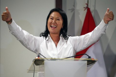 На виборах президента Перу лідирує донька екс-глави держави, який відбуває термін