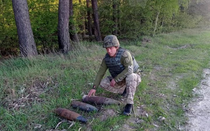 ​Ракеты, мины, гранаты, артснаряды - в Киевской области взрывотехники продолжают обнаруживать опасные находки
