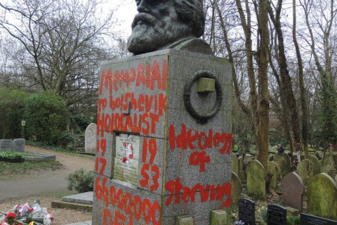 Могилу Карла Маркса в Лондоне осквернили второй раз за две недели