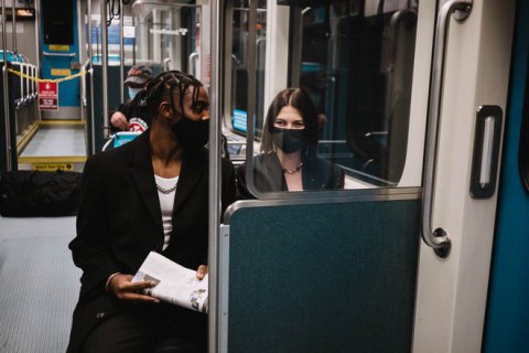 З 1 лютого маски у громадському транспорті США стануть обов’язковими