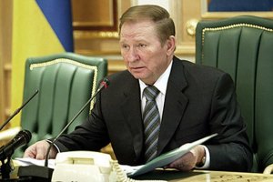 Кучма відвідав могилу батька в Росії