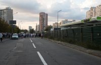 Долю заправки на Ревуцького в Києві, проти якої виступають місцеві жителі, вирішить суд