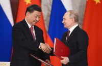 Китай допомагає Росії ухилятися від санкцій та, ймовірно, передає військові технології, - розвідка США