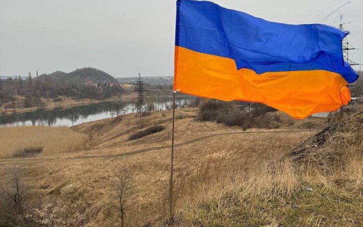 Активісти руху "Жовта Стрічка" підняли прапор України в окупованій Макіївці