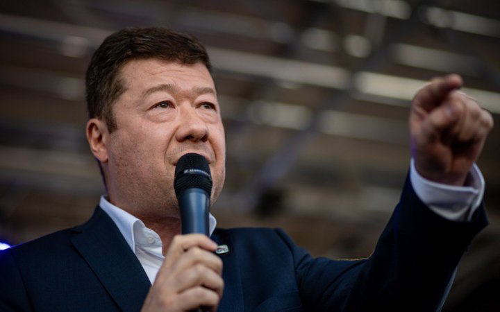 У Чехії новий спікер Палати депутатів зняв з будівлі український прапор