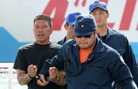 Япония депортирует китайских активистов