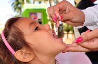 ЮНІСЕФ закликає батьків вакцинувати дітей від поліомієліту
