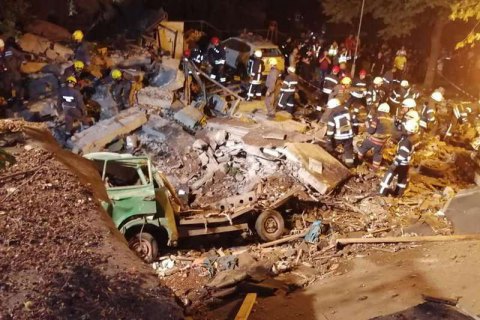 ​В центре Киева на Тургеневской произошел мощный взрыв неизвестного происхождения