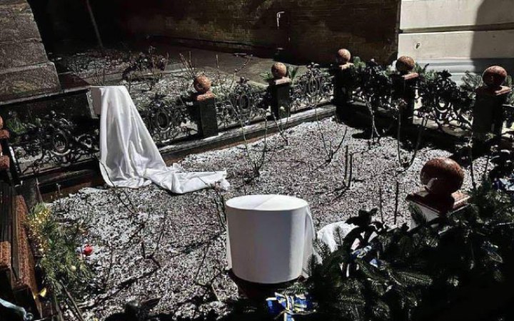 Спалені клобуки на могилі в Лаврі. Хто і навіщо займається православним шаманізмом? 