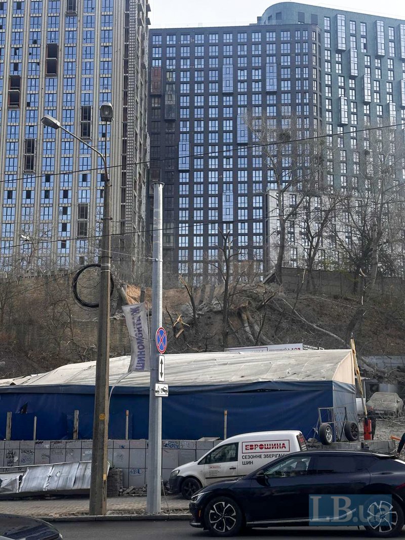 Пошкоджені будинки в Шевченківському районі Києва після нічної атаки