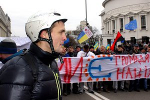 "Я вижу десятки каськивых, которые выступают с трибуны, но к Майдану отношения не имеют"