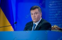 Янукович снова оговорился: "Когда увидишь своими руками, глазами потрогаешь"