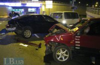 В Киеве "восьмерка" врезалась в Toyota Camry, водитель и пассажир головами выбили лобовое стекло