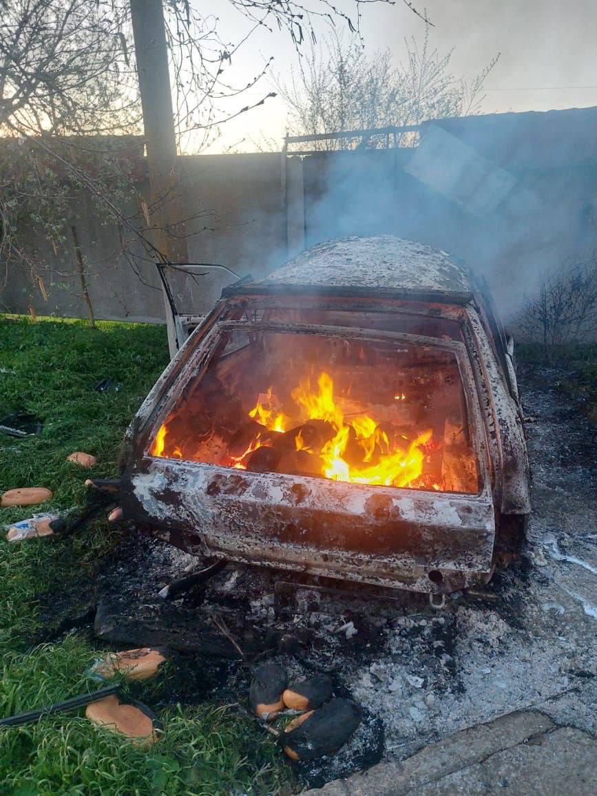 На Херсонщині росіяни знищили авто з гуманітарним хлібом