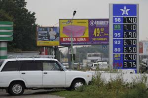 Снижение акциза не приведет к падению цен на бензин, - эксперт