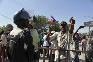 На Гаити оппозиция требует отставки президента