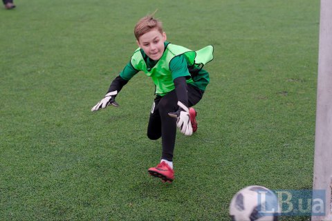 В Киеве провели турнир по "папа-футболу"