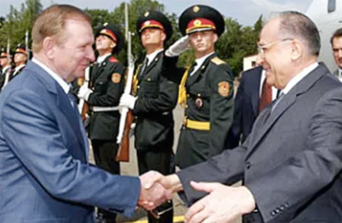 Президент України Леонід Кучма та президент Румунії Іон Ілієску під час зустрічі