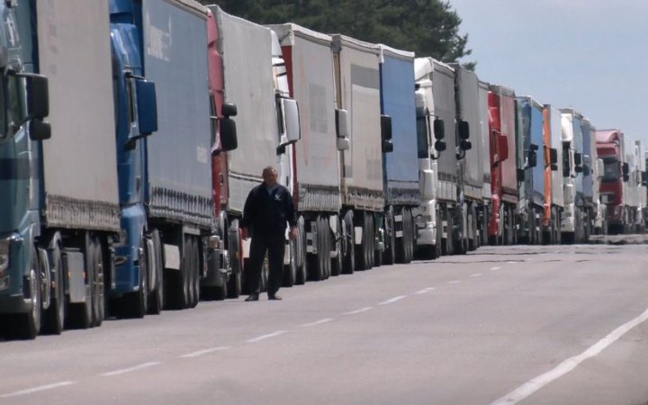 Польські фермери заблокували рух вантажівок з України на пункті пропуску "Шегині"