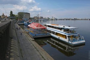 Киевская прокуратура хочет очистить Днепр от затонувших кораблей