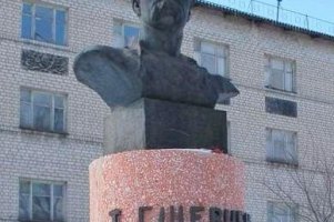 ​Азаров открыл в Черногории памятник Шевченко