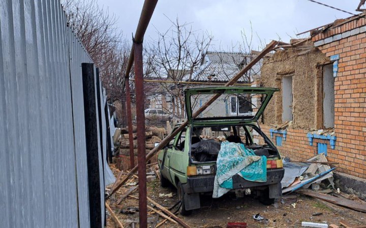 На Дніпропетровщині через ворожі обстріли пошкоджена АЗС 