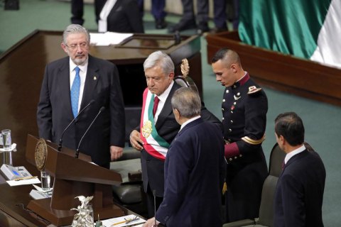 У Мексиці обійняв посаду президент з лівими поглядами
