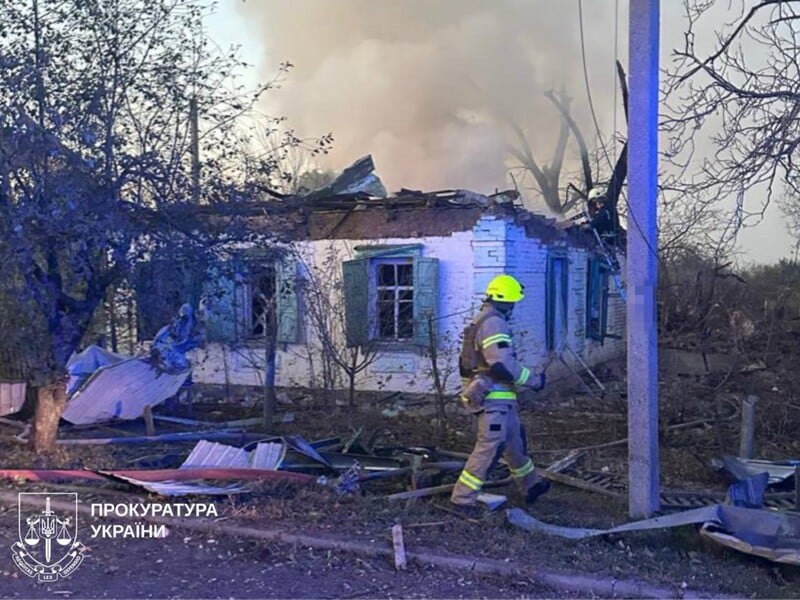 Наслідки прильоту російського реактивного КАБа по містечку Лозова на Харківщині 18 жовтня 