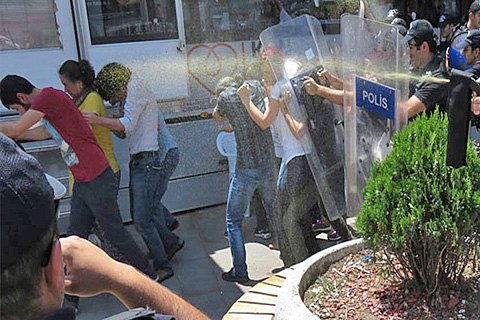 На акции протеста в Анкаре задержали 67 человек